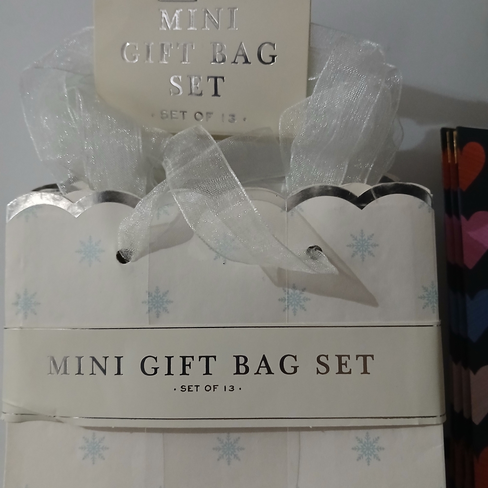 Small Gift Bags - Picture 4 of 5